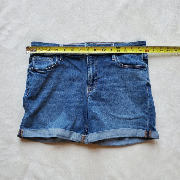 NWOT Old Navy Denim Shorts SIze 6 - Picture 3 of 4